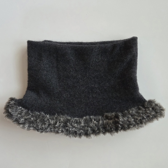 Handmade Accessories - 100% Cashmere Super Soft And Cozy Neck Warmer Gray With Fur Yarn Edge Handmade